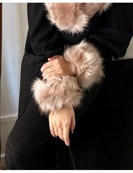 Pink-nude synthetic fur cuffs
