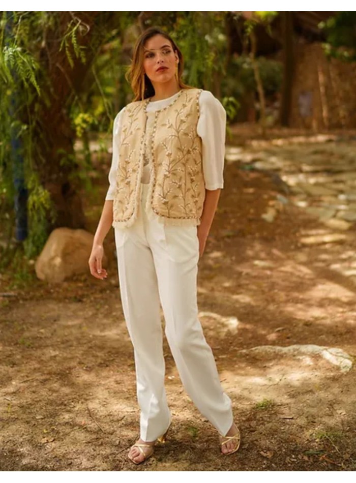 White crepe pants with darts and high rise