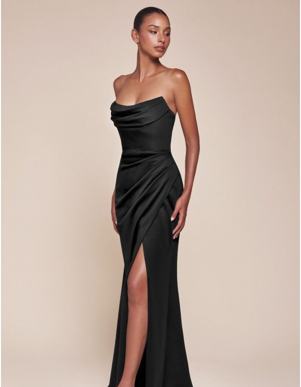 Robe longue de fête avec encolure sans bretelles et effet...