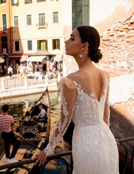 Long wedding dress with lace tattoo effect long sleeves