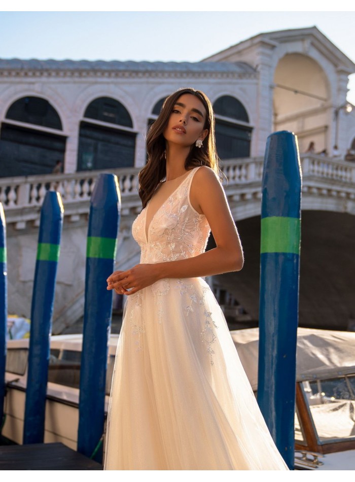 Ivory long wedding dress with V-neckline and...