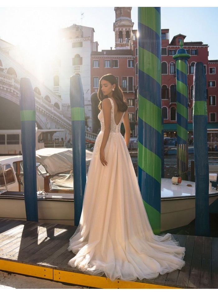 Vestido de novia largo marfil con escote en V y...