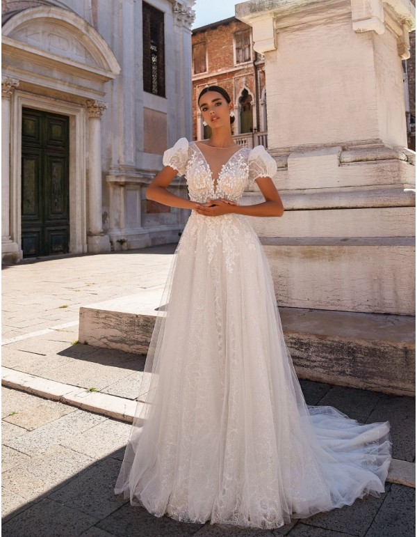 Robe longue de mariage en tulle brodé de fleurs avec... 2