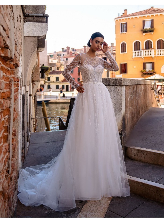 Robe de mariée longue coupe princesse avec...