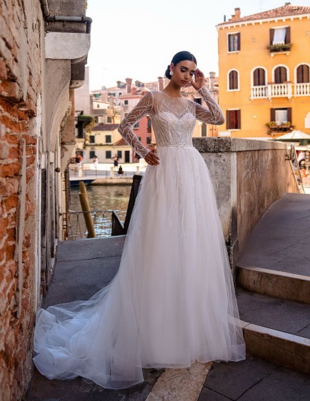 Robe de mariée longue coupe princesse avec manches longues perlées