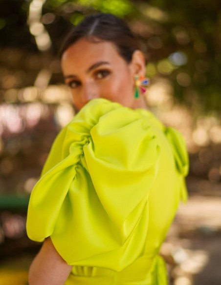 Vestido midi de fiesta con manga corta y lazos en la espalda