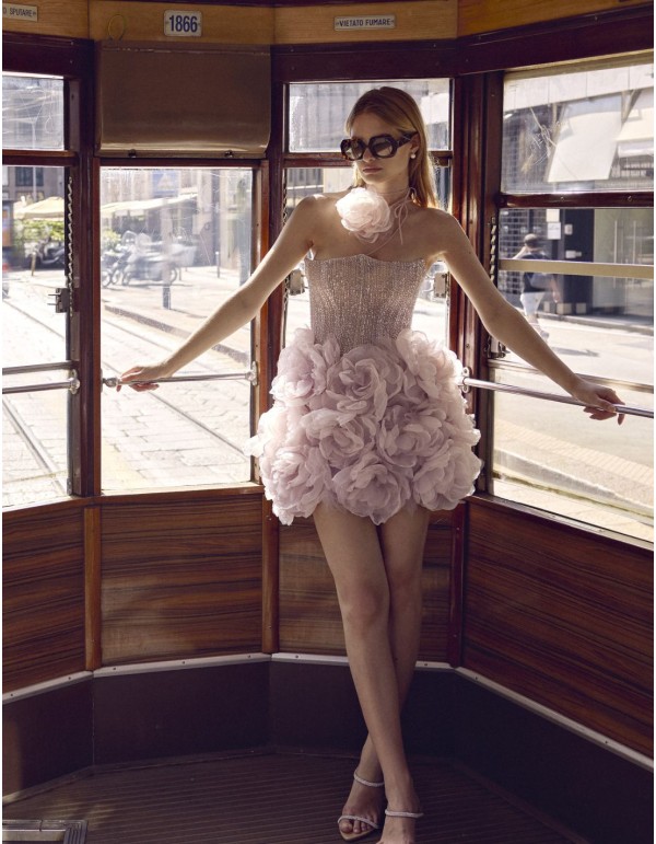 Robe courte de fête avec corsage brillant et jupe longue...