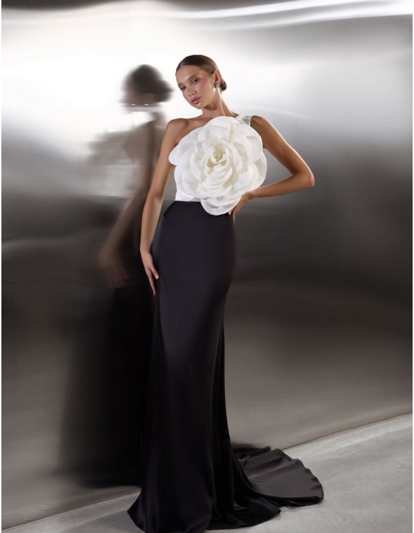 Robe longue asymétrique avec fleur maxi et jupe sirène