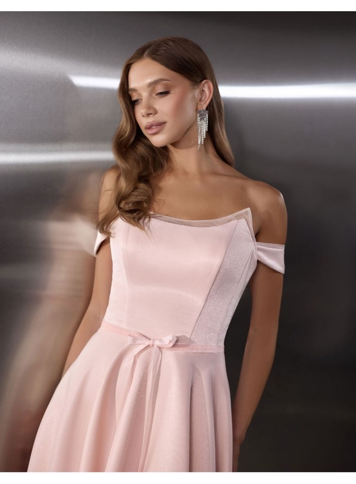 Robe de soirée midi en satin avec encolure sans...