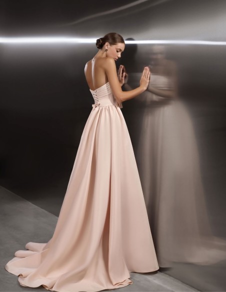 Long party gown with a knotted strapless neckline and a skirt with a train