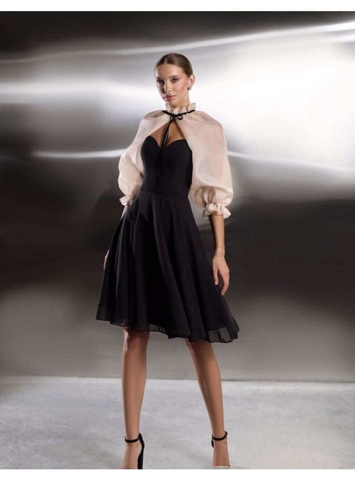 Robe courte de soirée avec manches bouffantes...