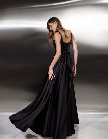 Vestido largo de fiesta con botones y abertura en la falda