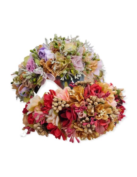 Diadema de flores para invitada en tonos rojos