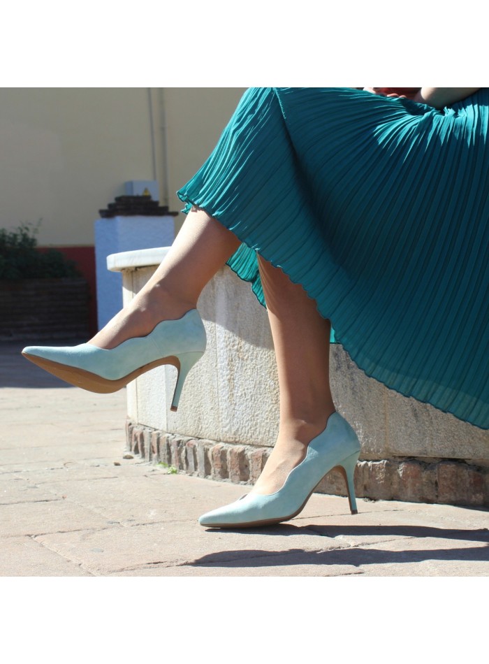 Suede party shoes with side design