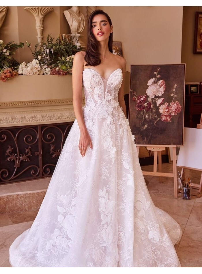 Vestido de novia de encaje y escote corazón...